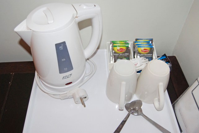 Avalon Hotel Paris - In-Room Kettle and Tea