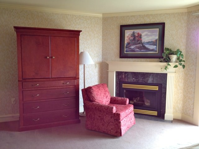 Fairhaven Village Inn Guestroom with Fireplace