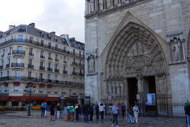 Globus La France Tour at Notre Dame in Paris