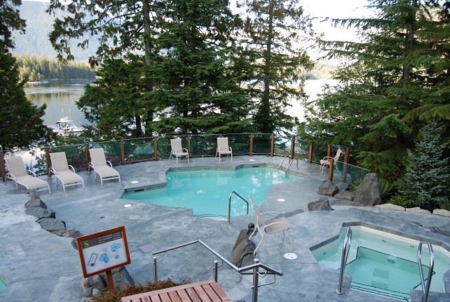 Heated Mineral Pools at Island Currents Spa