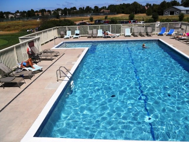 Cranberry Golf Resort - Swimming Pool 