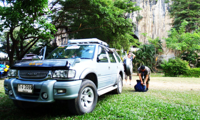 4WD adventure in Thailand's northern hill tribe areas 