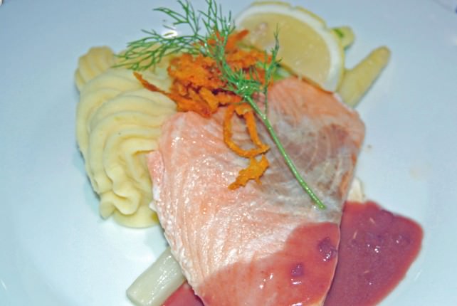 Broiled Fillet of Norwegian Salmon Entree