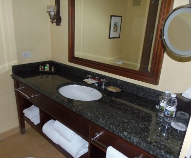San Juan Marriott Resort & Stellaris Casino Guest Bathroom