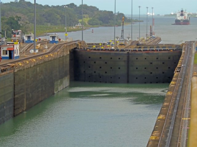 Independent Taxi Excursion to Gatun Lock in the Panama Canal