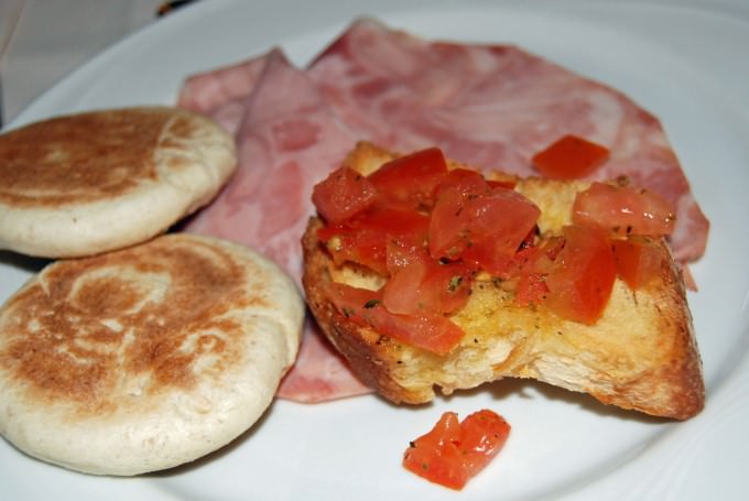 Tomato bruschetta, mortadella and tigelli bread
