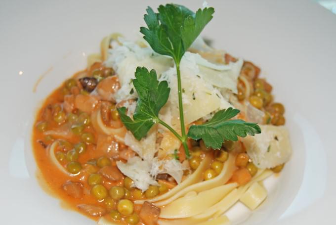 Dinner aboard River Countess: Fettuccine with Prosciutto, Tomatoes, Peas, Mushrooms and Cream