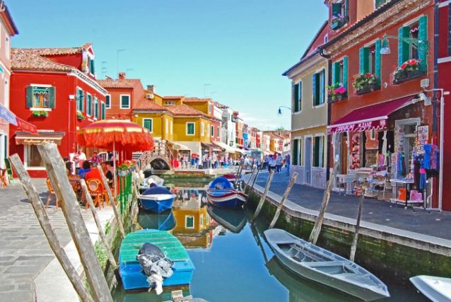 Colorful Burano Optional Excursion and Lunch at Al Raspo De Ua ...