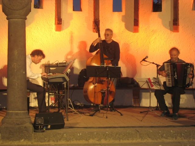 L'Art de Passage jazz band. Photo by Lucy Komisar.