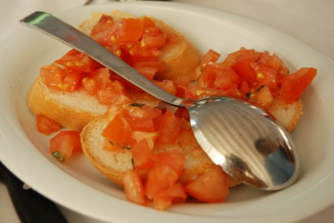 Bruschetta with fresh tomatoes