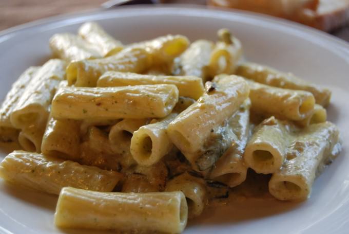 Penne pasta with cream, zucchini and ricotta