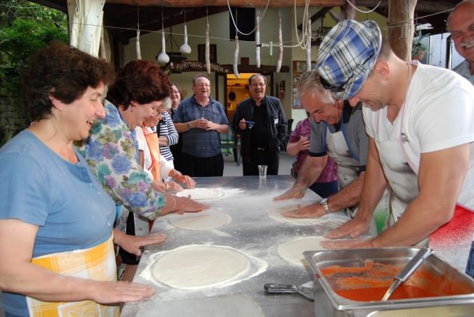 Learning to make pizza from scratch at Agriturismo La Sorgente