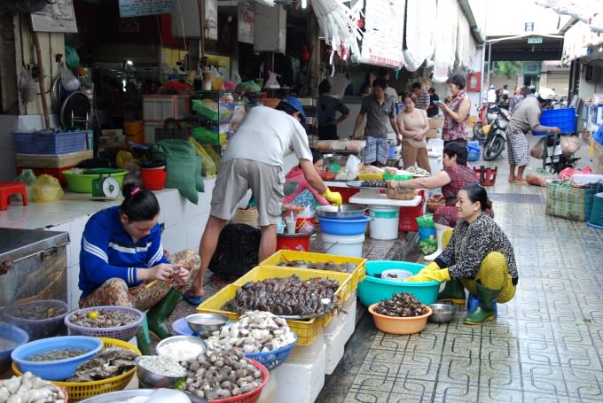 Early morning at Ben Thanh Market