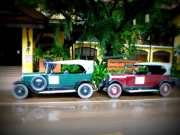 Vintage Cars at Victoria Hotel