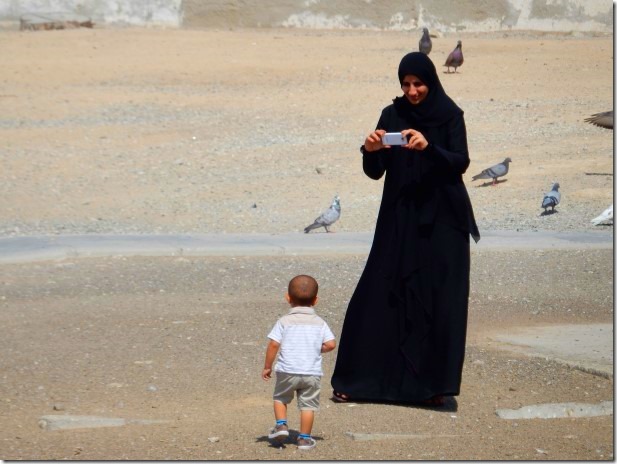 How women in Oman should dress in public
