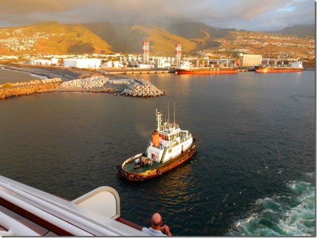 Pilot boat escorts ms Rotterdam in Reunion Island