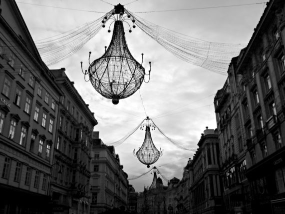 Christmas Decorations in the Streets of Vienna | WAVEJourney