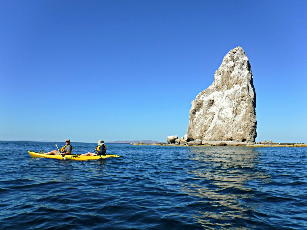 Kayak Around Roca Solitaria at Bahia Agua Verde 