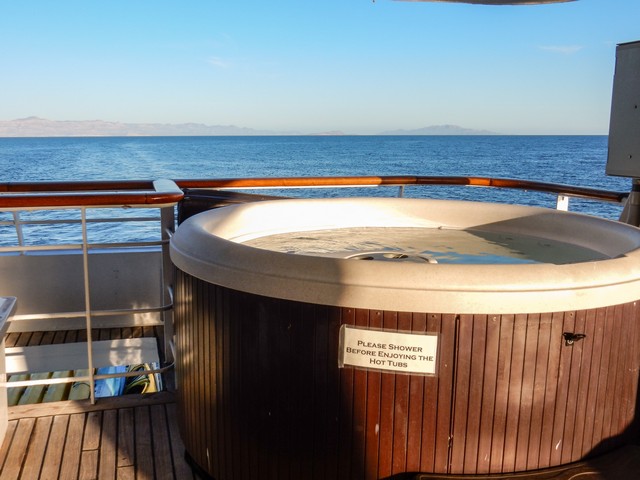 Safari Endeavour has 2 hot tubs on deck 3