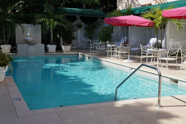 Chesterfield Palm Beach Outdoor Pool