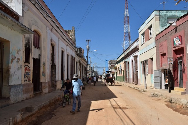 Dirt streets in Cuba