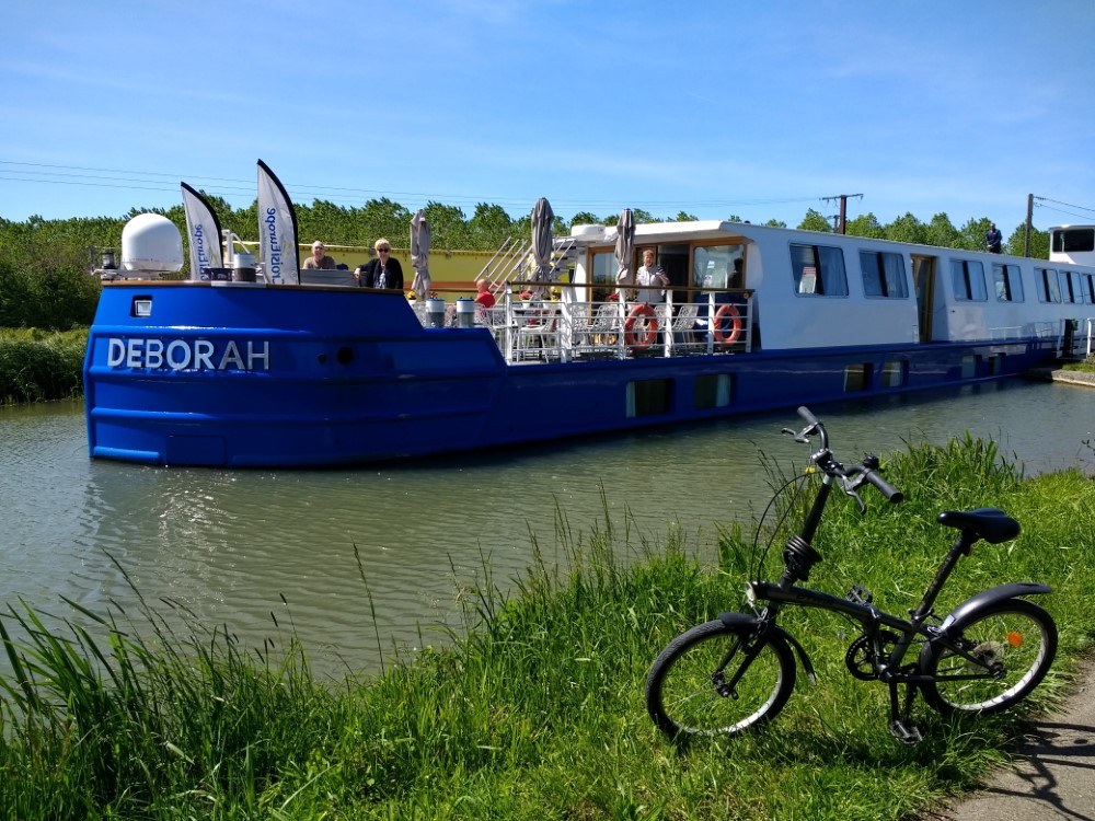 Biking the canal enroute to Nevers